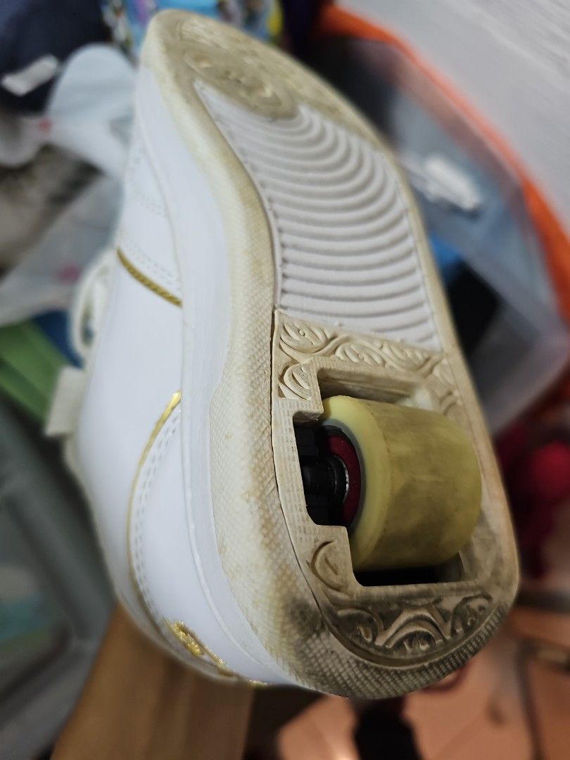 Heely shoe with roller at the back, Men's Fashion, Footwear, Sneakers