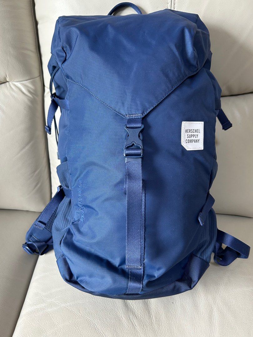 Herschel barlow large top review