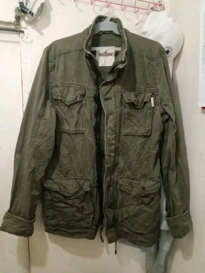 Hollister military top discount