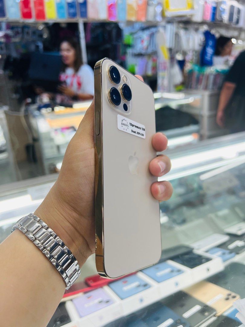 Iphone 12 Pro Max Dualsim (Category: iPhone 12 Series) located in San Juan City. Submitted by javedsgadgetshop (Listing ID 1265457999, Image 3). Description: OPEN FOR INSTALLMENT VIA CREDIT CARD/GGIVES & SWAP/TRADE-IN! WE BUY AND SELL ( ANYKINDS OF UNIT BINIBILI PO NAMIN)! PTPA : Padelete po f bawal Read ❗️Onhand ‼️ Iphone 12 Promax •128gb •HK Variant •85% batt health •Factory Unlock •95% Smoothness •No hidden issue | No Repaired •100% Authentic 