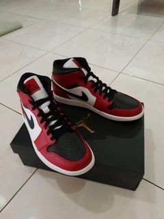 Jordan 1 mid Chicago