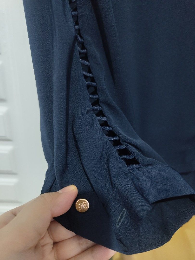 Kamiseta (Category: Blouses) located in Paranaque City. Submitted by declutterqueeeeen (Listing ID 1265530233, Image 3). Description: Medium to Large frame Color: Navy blue Never worn.