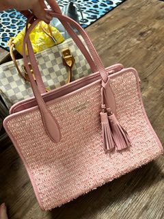 (Category: ) located in . Submitted by circulartrendss (Listing ID 1265460929, Image 1). Description: .