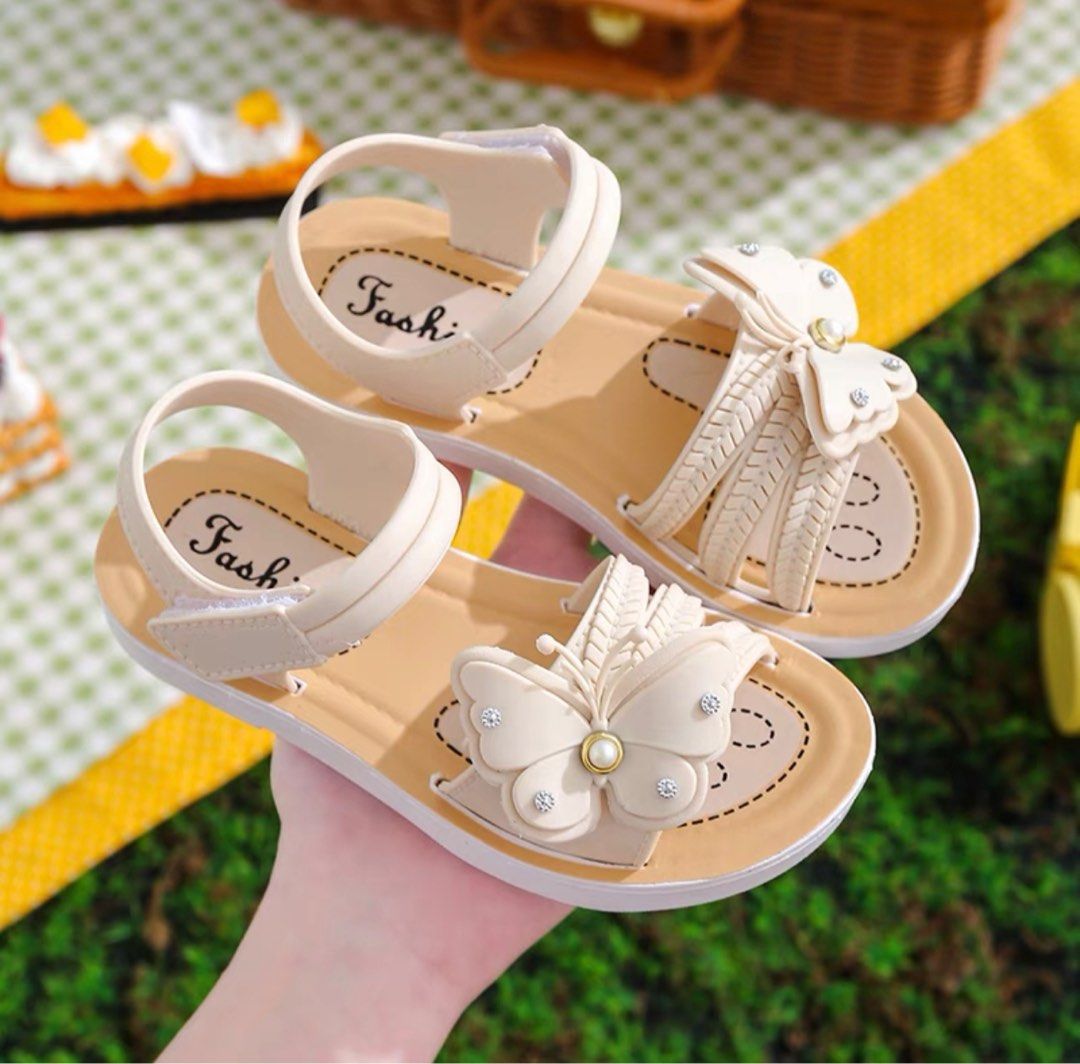 Girls discount beige sandals