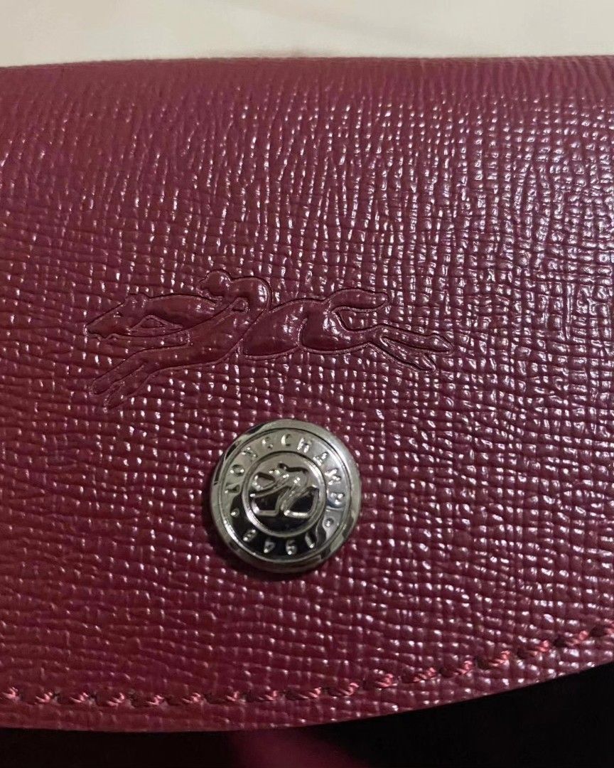 Longchamp Le Pliage Néo Medium Handbag with Strap (Category: Luxury Bags & Wallets) located in Makati City. Submitted by ehkcmasaya (Listing ID 1265528691, Image 3). Description: Another decluttered item FOR SALE!!! LONGCHAMP Le Pliage Néo Medium Handbag with Strap ✅️ Removable, adjustable crossbody strap ✅️ Dual top handle ✅️ Top zip with snap flap closure ✅️ Silvertone hardware ✅️ Polyamide canvas ✅️ Lining: Polyamide ✅️ Imported ✅️ SIZE: 12.6"