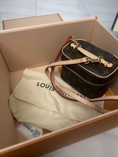Louis Vuitton LV Dopp toilet kit pouch Grey ref.277148 - Joli Closet