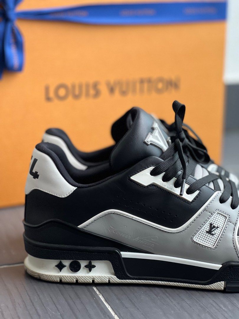 Louis Vuitton - Louis Vuitton Trainer 'Silver' (8 UK)