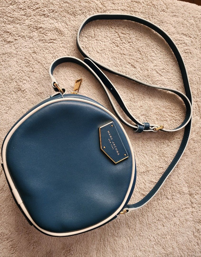 Voyager circle crossbody bag online