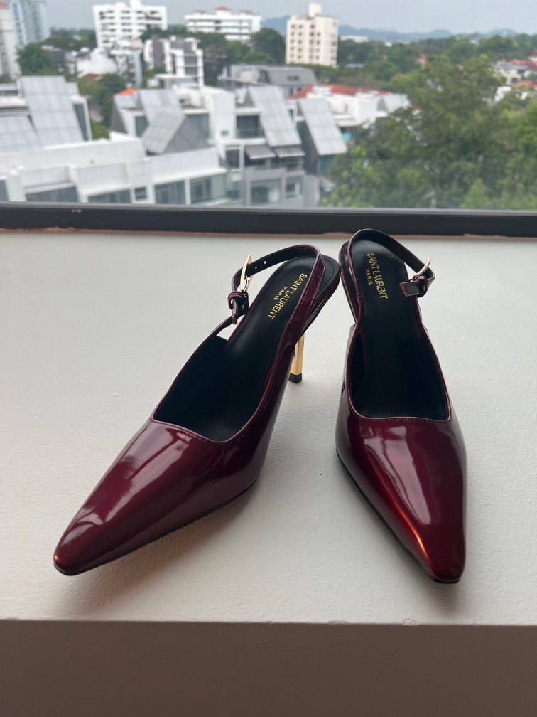 Maroon and gold deals heels