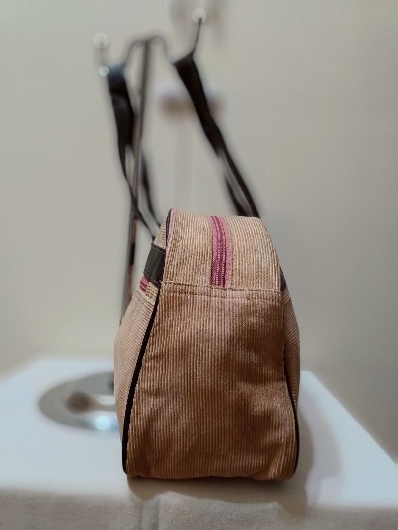Style and compare Metersbonwe Dusty Pink Cut-Out Sling Bag | bags | Sociomix