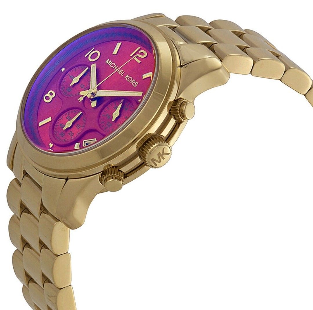 Michael Kors MK5939 gold toned Authentic watch (Category: Luxury Watches) located in Marikina City. Submitted by joyceeeee000 (Listing ID 1262307418, Image 3). Description: My auntie from overseas gave this authentic MK watch but I need funds lang kaya I'm selling it. When you google the price, it's original price is Php 14k! Never been used and my plastic cover pa! No scratches!! Super nice, sulit na sulit!!!! It's 100m water resistant Michael K