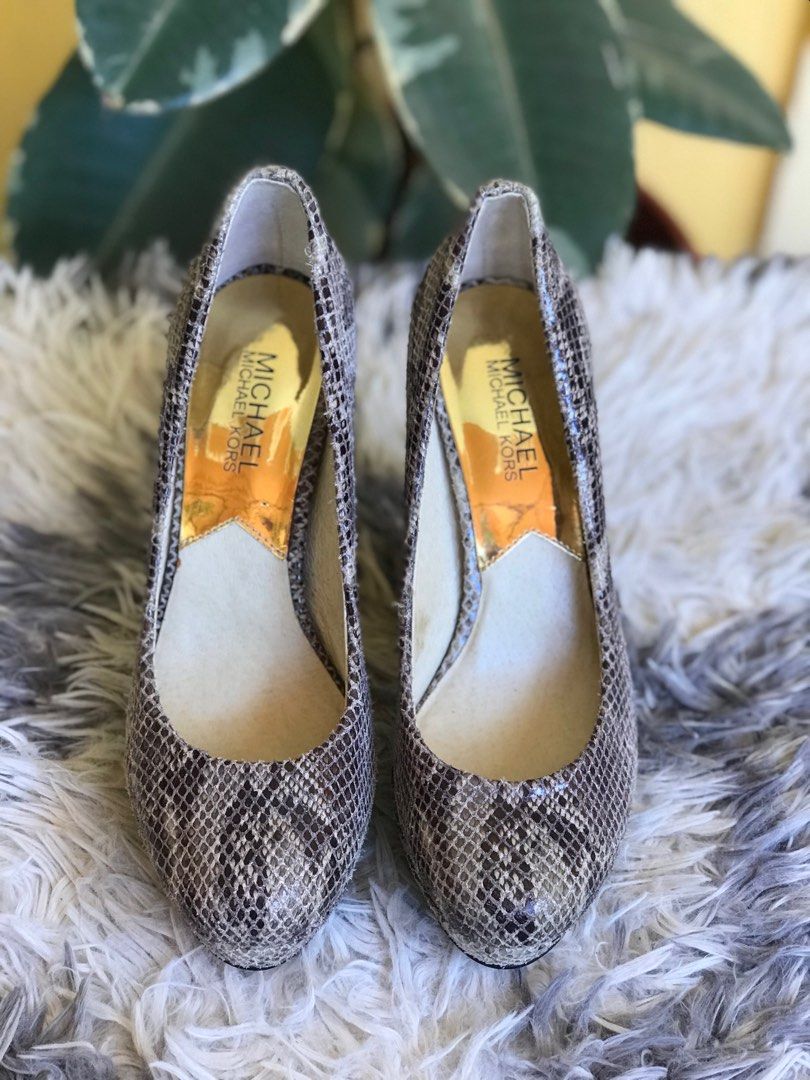 Michael kors deals snakeskin pumps