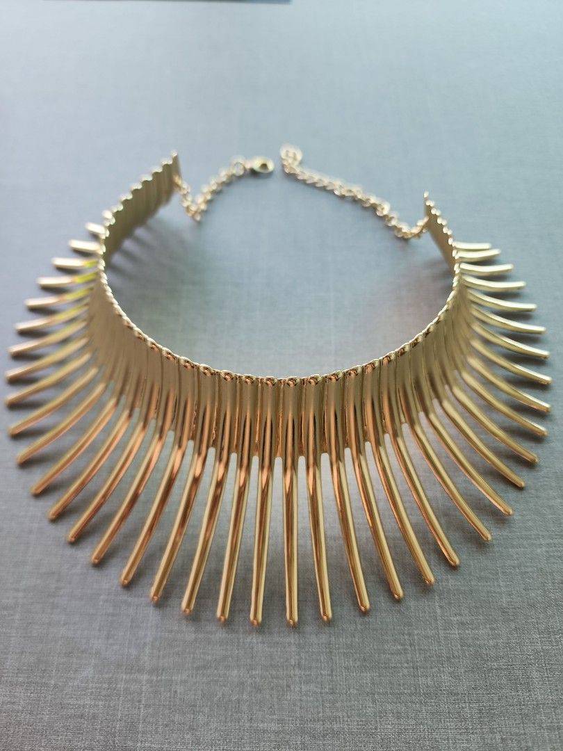 Gold necklace costume jewelry discount