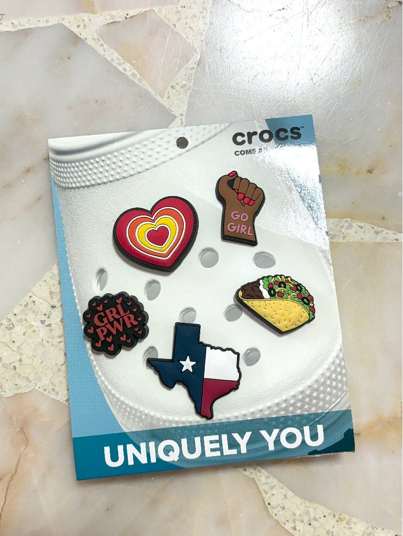 New Crocs Jibbitz (Light up heart), Women's Fashion, Footwear, Shoe