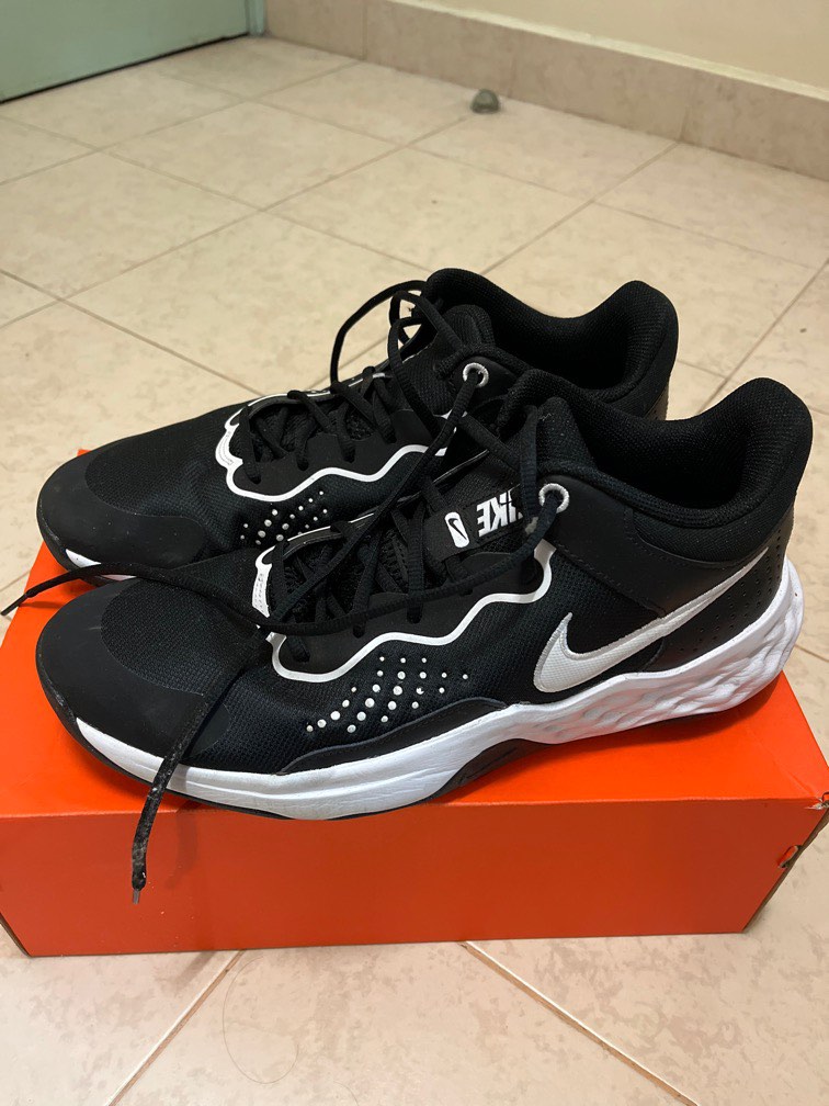 nike basketball shoes near me