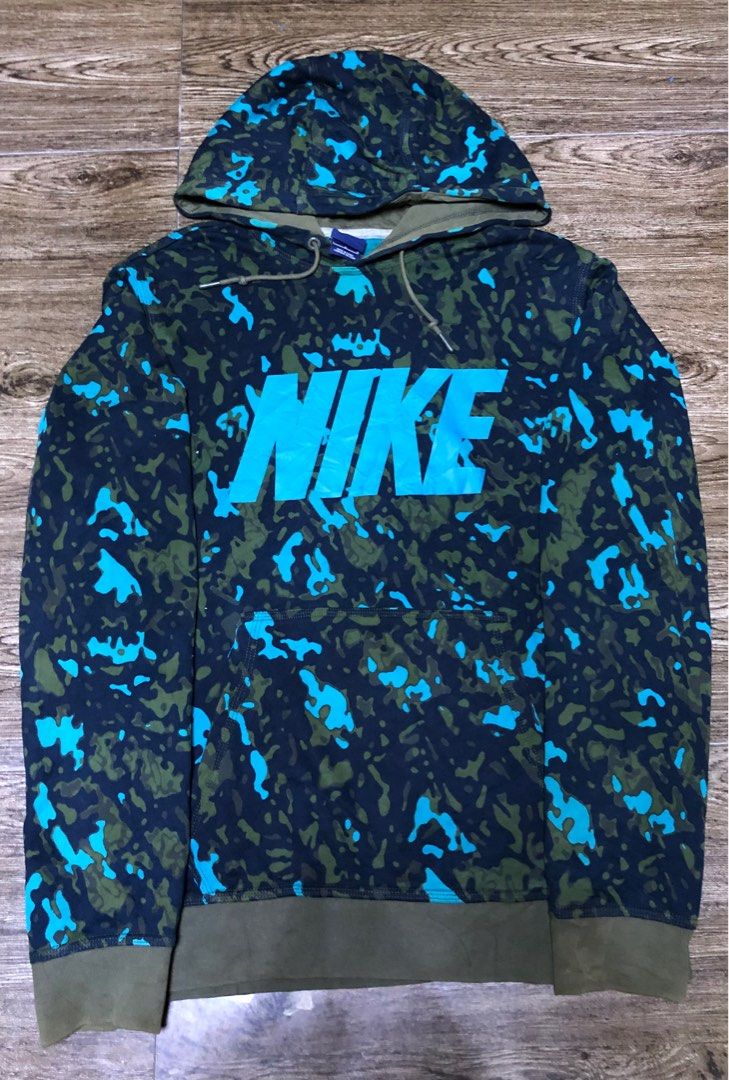 Nike hotsell camouflage sweater