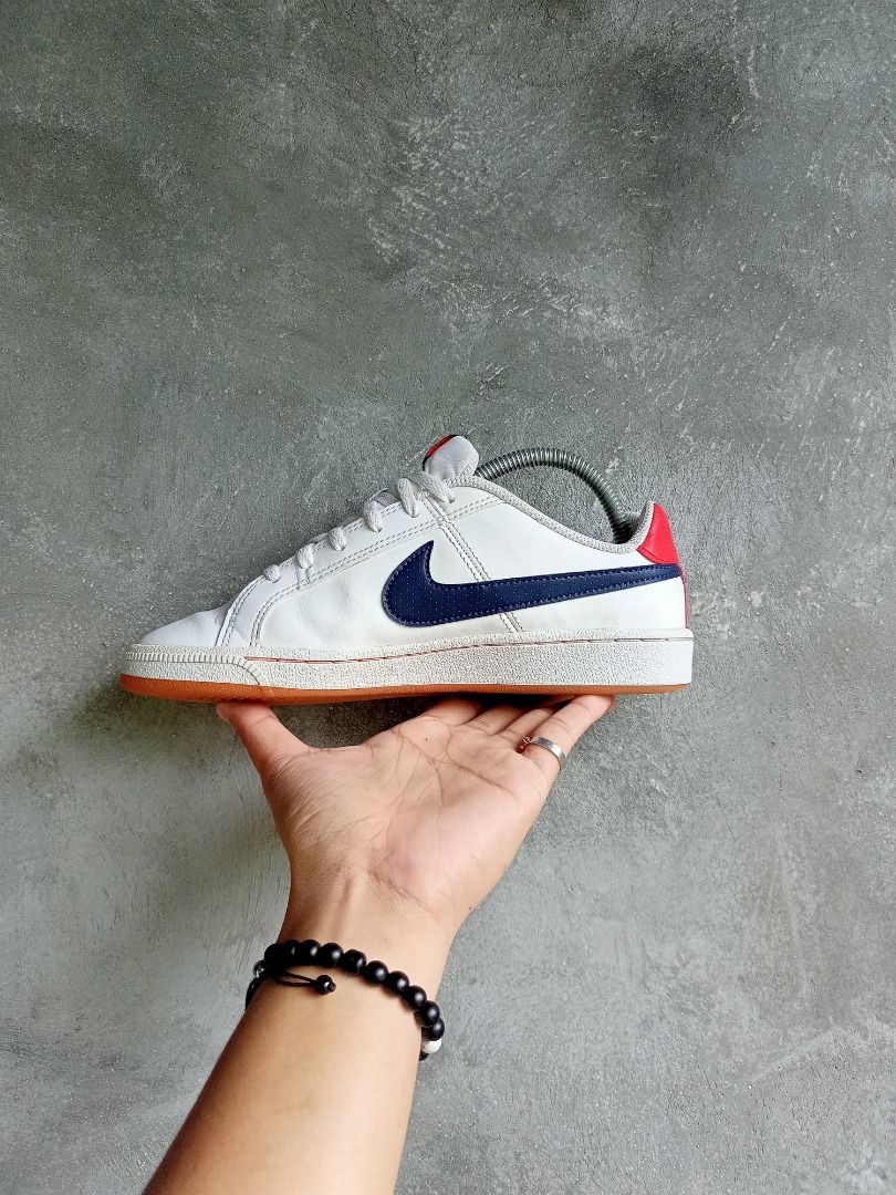 NIKE COURT ROYALE GUMSOLE
