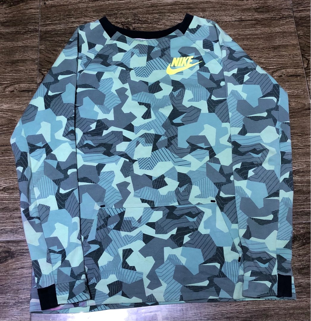 tan nike tech fleece