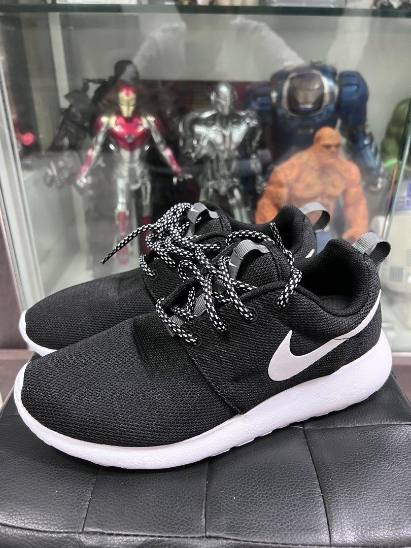 Nike ladies roshe run clearance