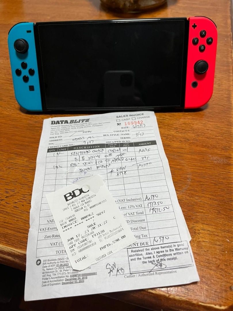 Nintendo Switch OLED with FREE Kirby game, Video Gaming, Video Game