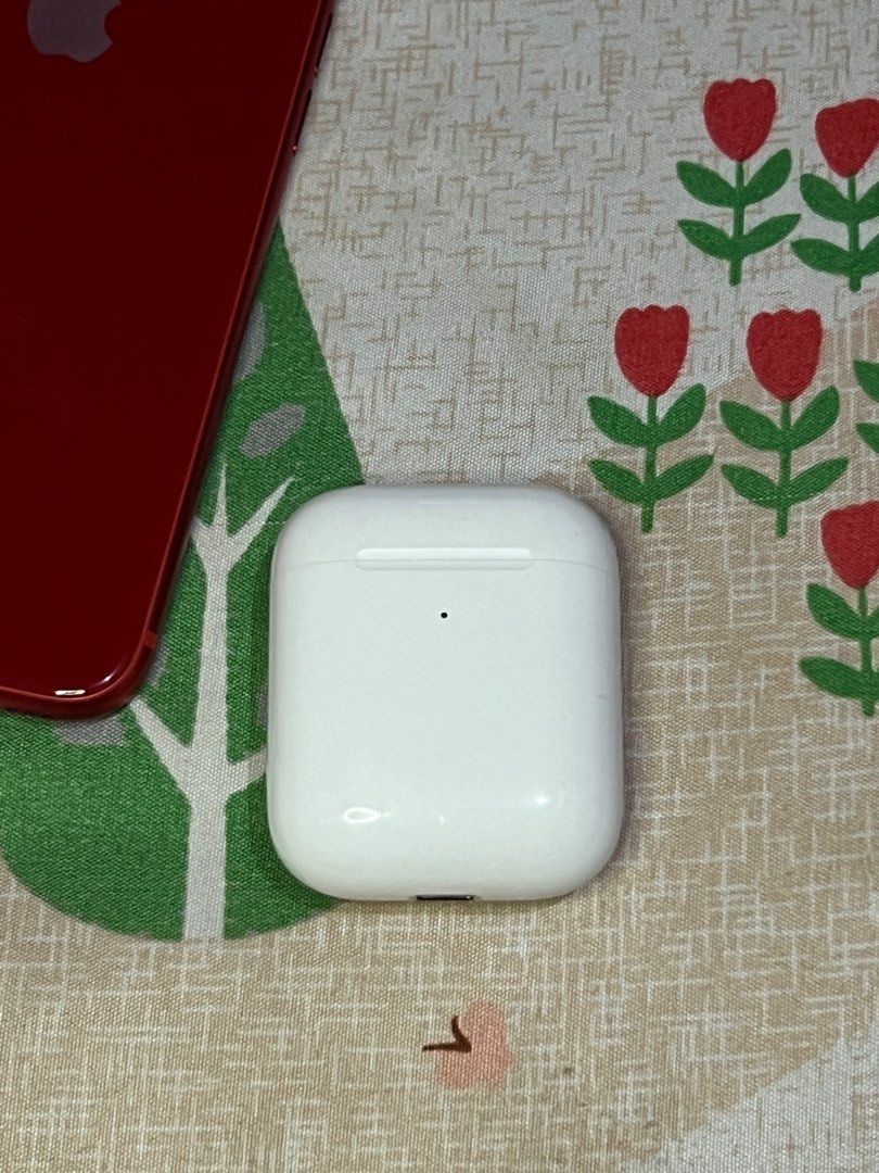 ORIGINAL APPLE AIRPODS GEN WITH WIRELESS CHARGING CASE SECOND
