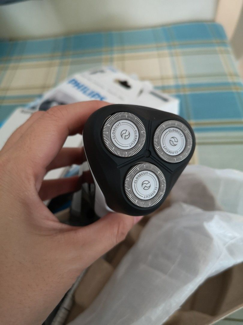 Philips Aqua Touch wet n dry electric shaver, Beauty & Personal Care ...