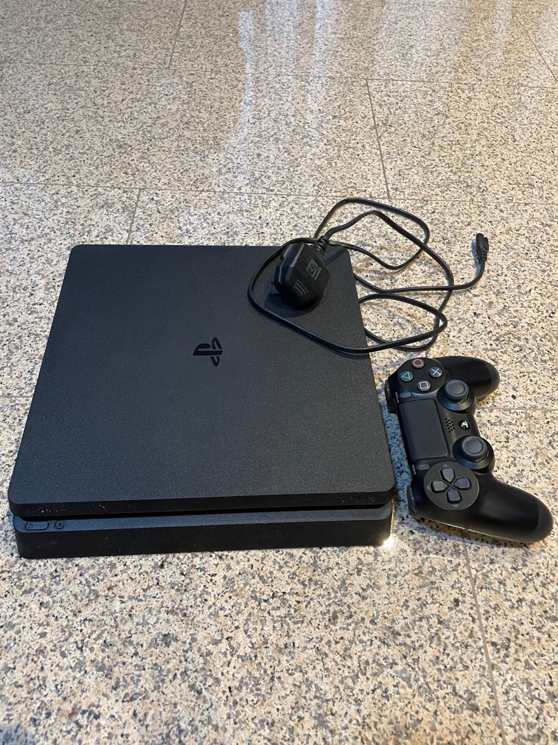 Playstation 4 slim ps4 500GB blu ray player 100 working condition