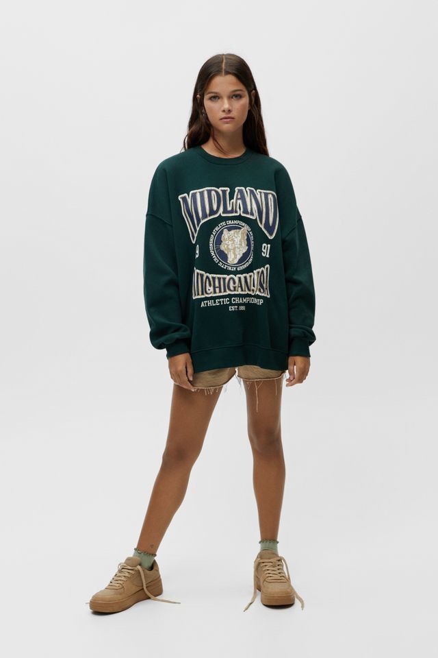 Pull and 2025 bear college sweatshirt