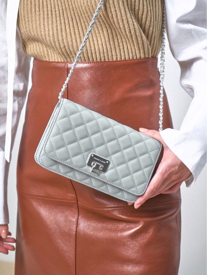Quilted clutch outlet