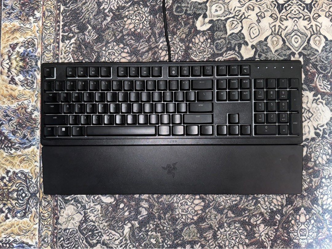 Ergonomic Silent Gaming Keyboard - Razer Ornata V3 X