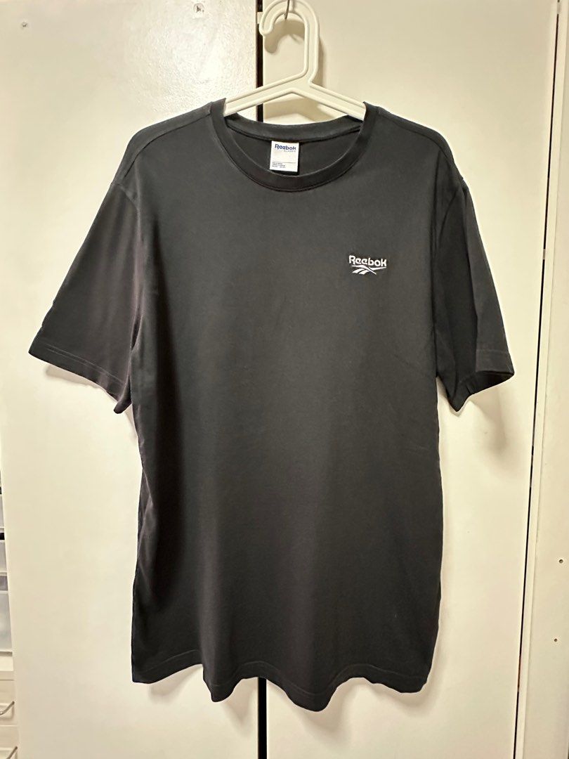 Reebok t store