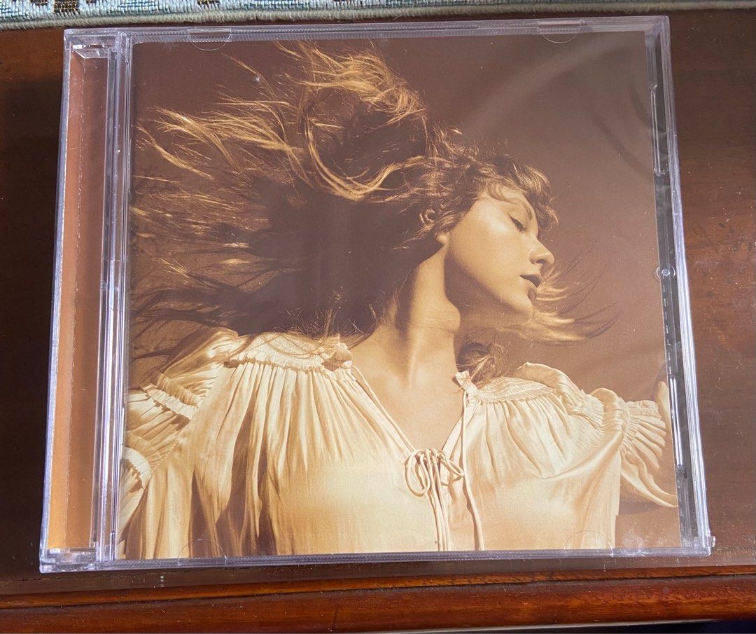 Sealed Fearless (Taylor’s Version) (Category: CDs & DVDs) located in Taguig. Submitted by teffy123 (Listing ID 1265371131, Image 1). Description: Sealed, ordered from Official TS store. 1pc still available Minor issue: back of jewel case has small crack.