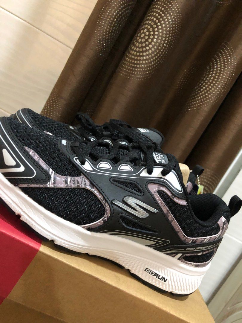 Skechers Performance Go Run Men s Fashion Activewear on Carousell