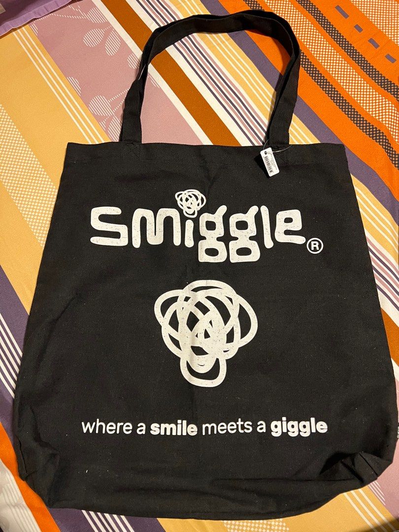 Smiggle 42cm x 42cm