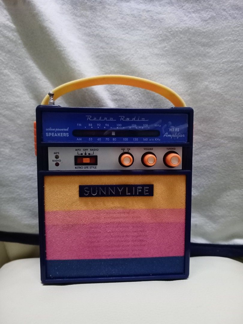 Sunnylife retro sounds radio speaker