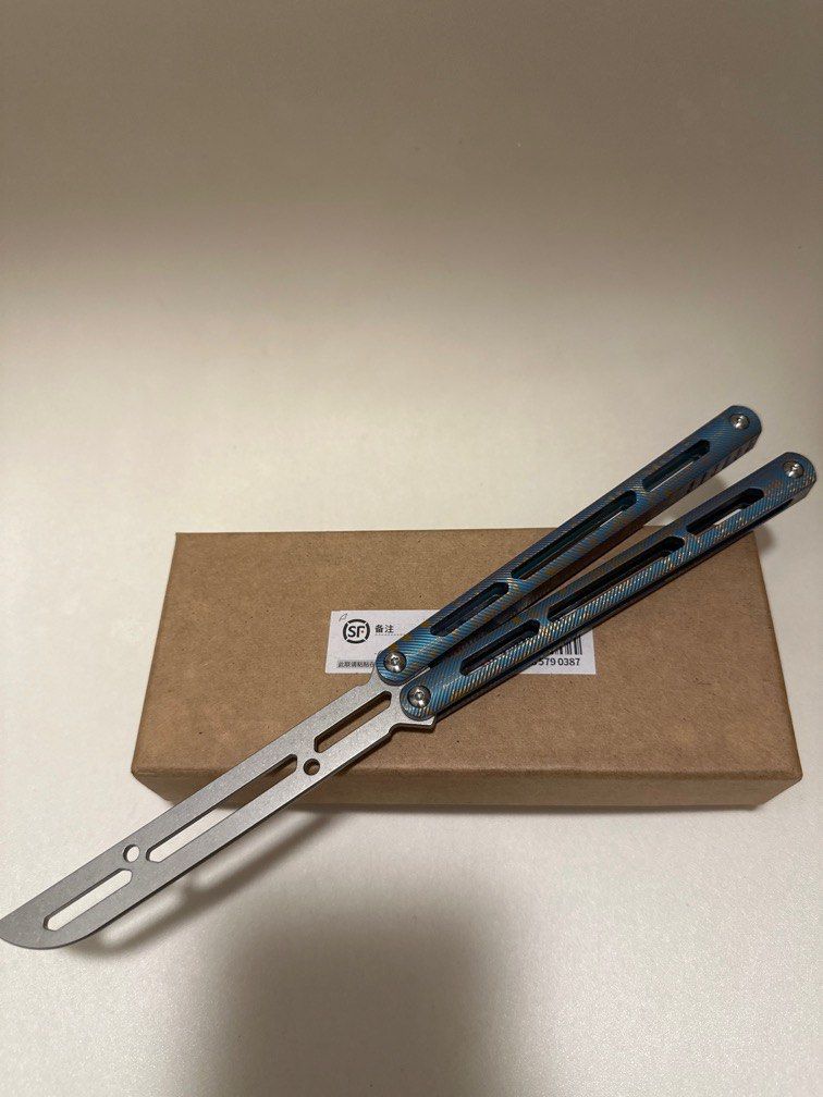 Theone 海嘯 Balisong Toy 蝴蝶刀 玩具, 興趣及遊戲, 玩具 & 遊戲類 - Carousell