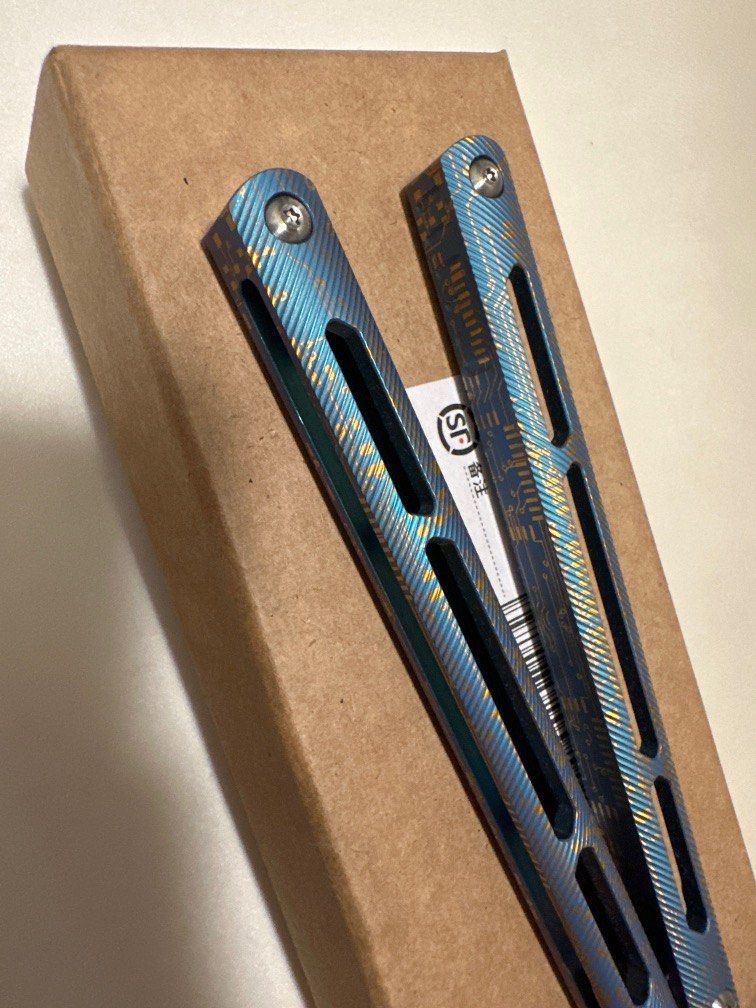 Theone 海嘯 Balisong Toy 蝴蝶刀 玩具, 興趣及遊戲, 玩具 & 遊戲類 - Carousell