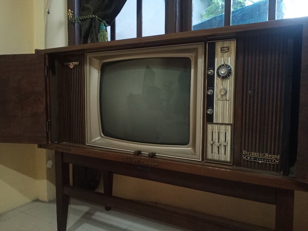 TV Jadul Sharp Vision, Antik, Furnitur di Carousell