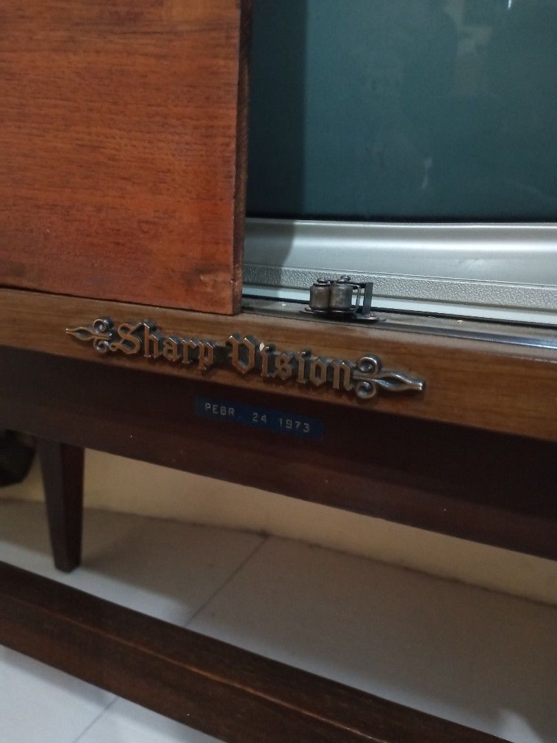 TV Jadul Sharp Vision, Antik, Furnitur di Carousell