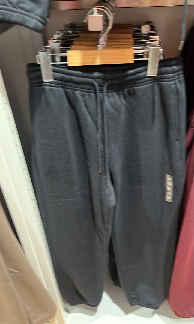 Uniqlo Black sweatpants, Women's Fashion, Bottoms, Other Bottoms on  Carousell