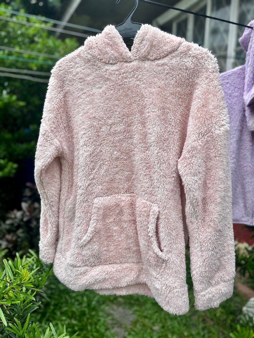 Uniqlo GU Bear Ears Hoodie Pullover Jacket (Category: Coats, Jackets and Outerwear) located in Pasig City. Submitted by ysavdr14 (Listing ID 1265411231, Image 1). Description: Uniqlo GU Bear Ears Hoodie Pullover Jacket Size: Medium With very minimal to no stains Can pass as brand new, very soft and very fluffy. Thick Fur. Bought at 1990+- pesos at Uniqlo. Only used once and washed. Mode of Payment: BPI, GCASH Shipping thru Gogo Express, same day 