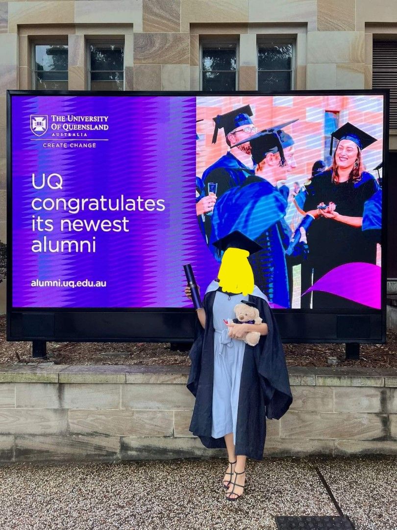Graduation hotsell gown uq