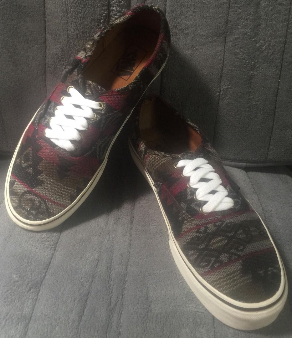Vans era store aztec