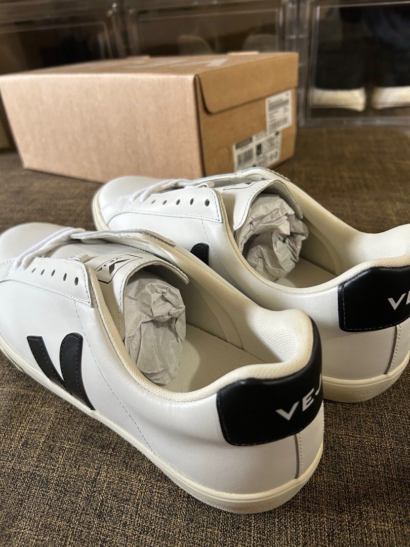 Veja esplar extra white black store