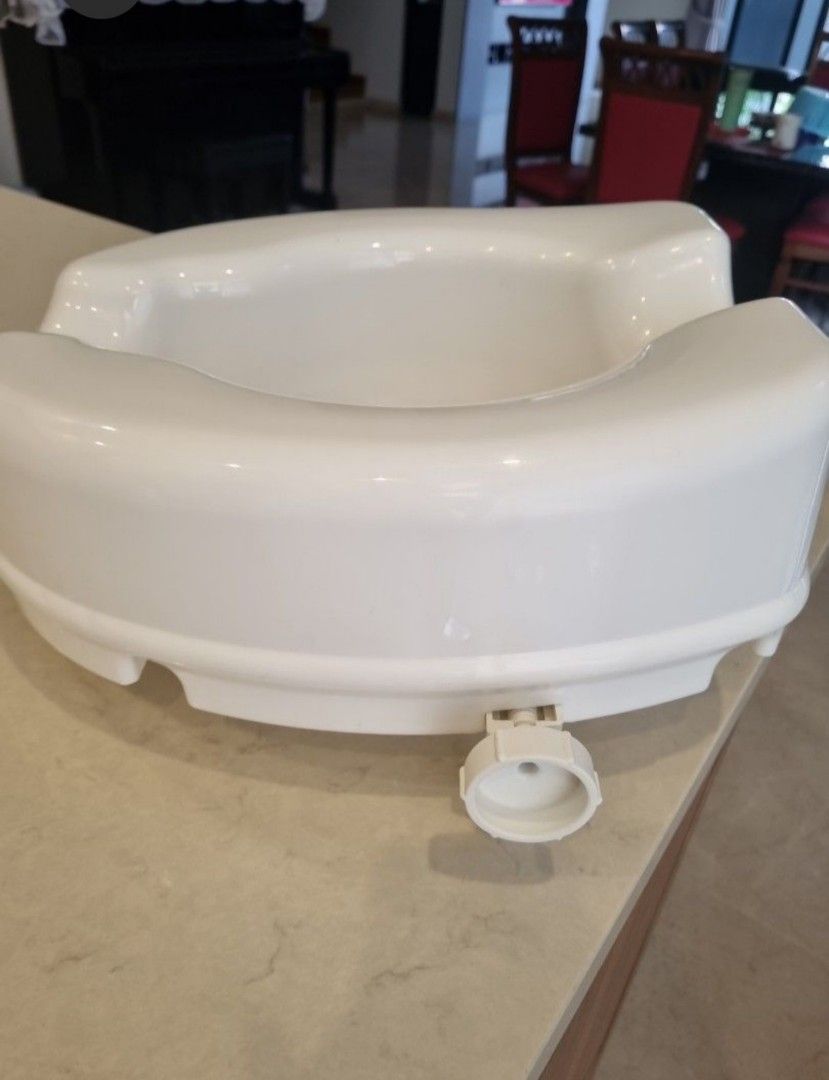 Raised toilet Seat for aftercare Hip Replacement Surgery/ Walking