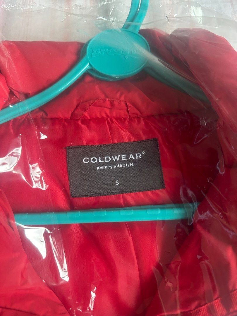 Winter Jacket (Category: Coats, Jackets and Outerwear) located in Singapore. Submitted by li_ping123 (Listing ID 1265429526, Image 3). Description: For Boy. Suitable for 12-13 years old. Suitable for winter with layering. Price negotiable .
