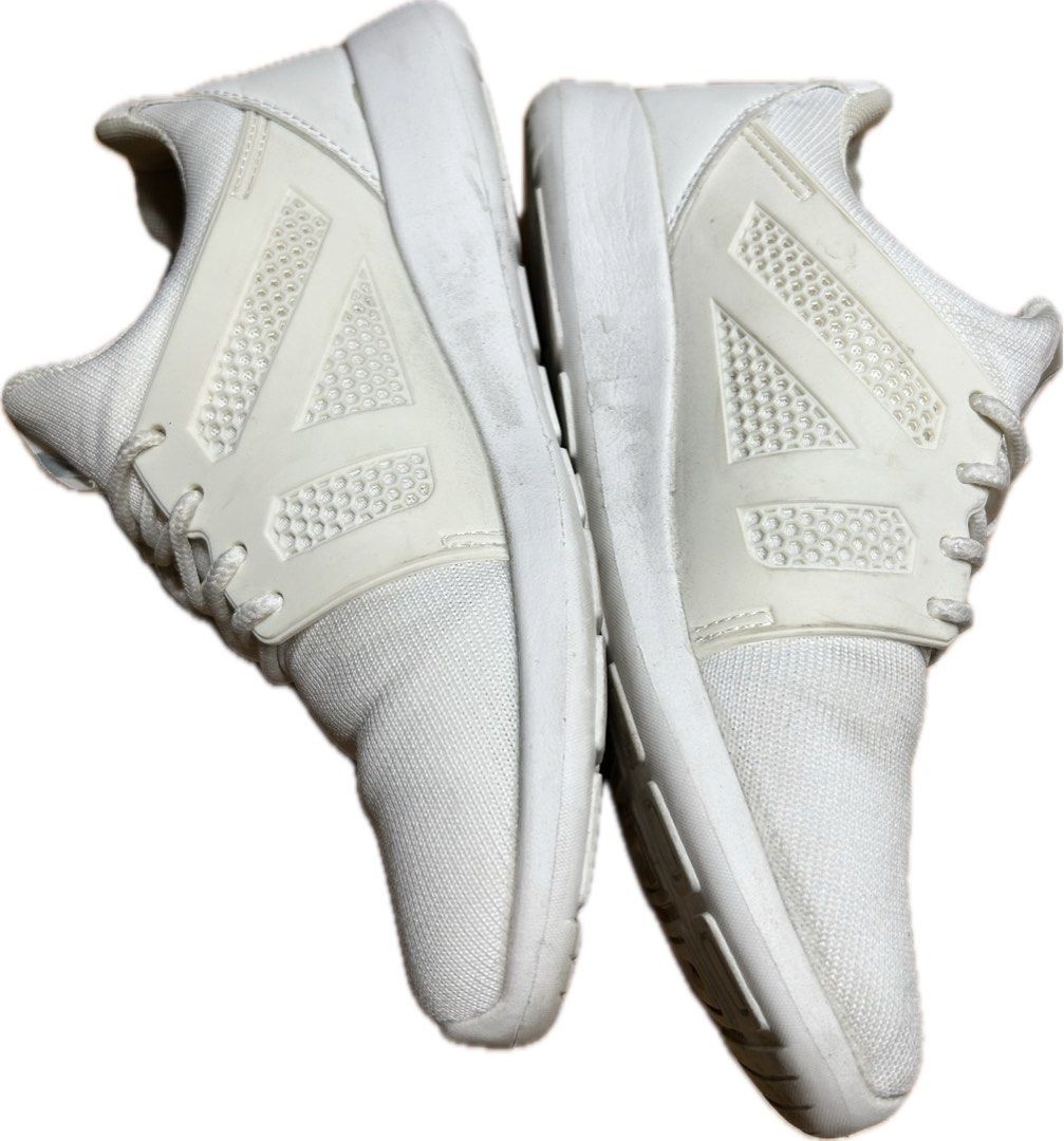 World balance shop white running shoes