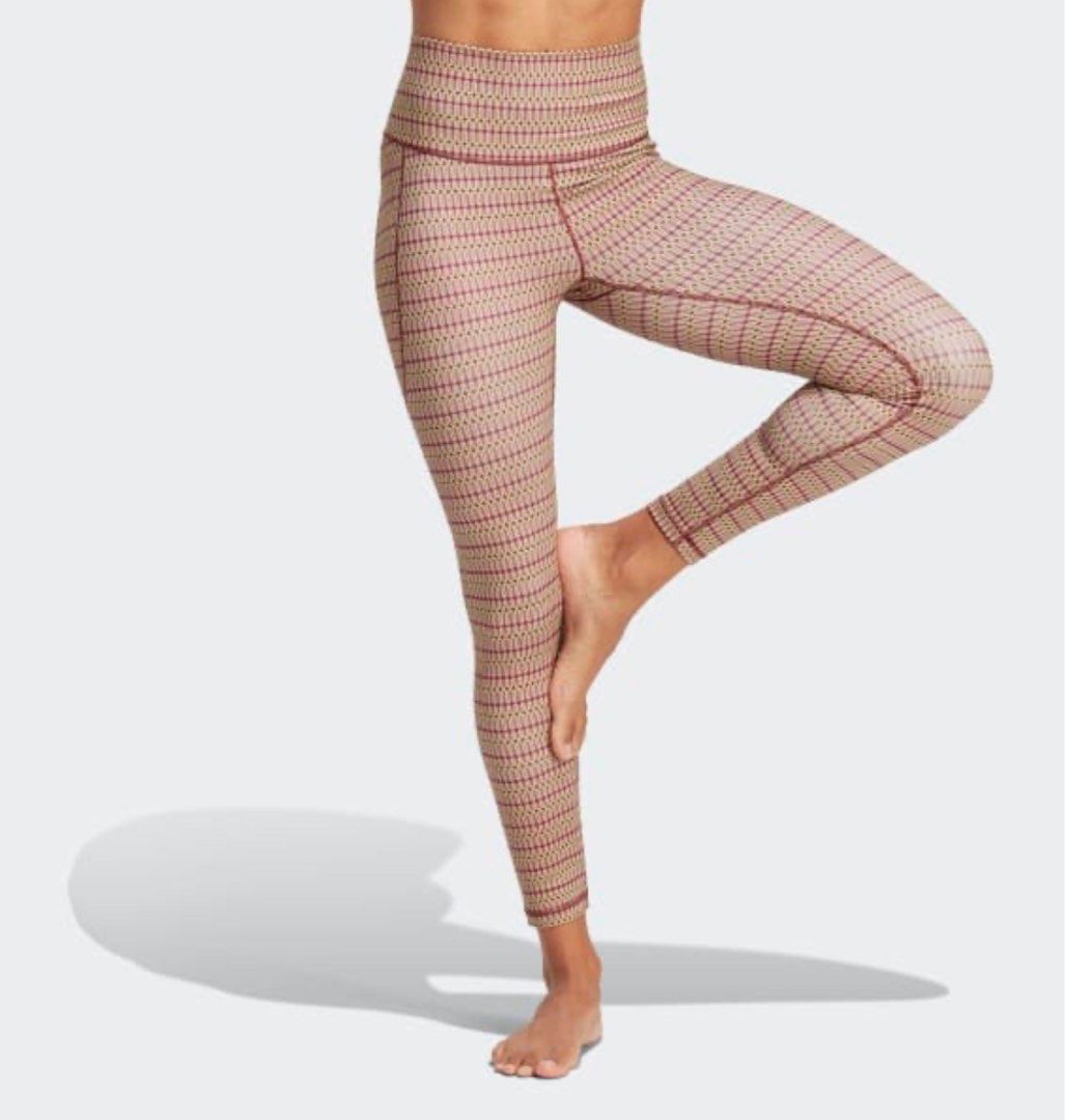 Alo yoga Pants, Women's Fashion, Activewear on Carousell