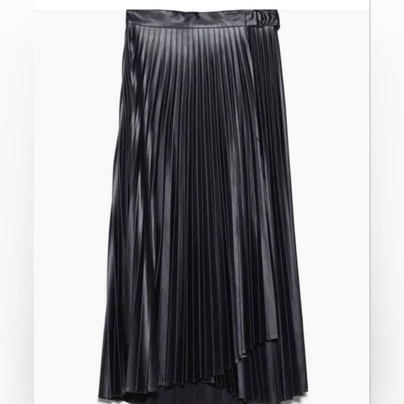 ZARA faux leather pleated skirt, Women's Fashion, Bottoms, Skirts on ...
