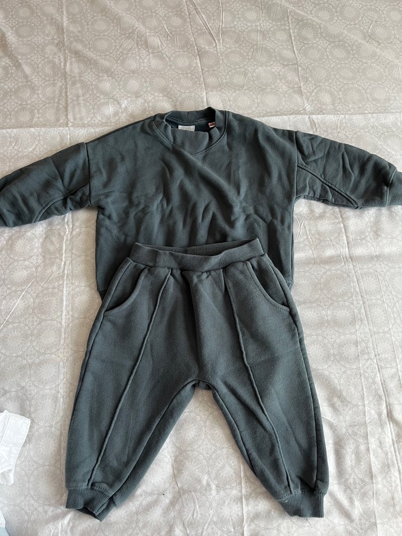 ZARA Sweater Set, Babies & Kids, Babies & Kids Fashion on Carousell